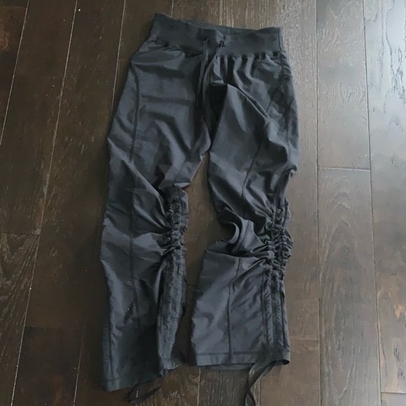 New no tag Zella pants / Capri Ruched Side - Picture 2 of 2